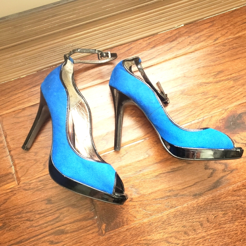 Royal Blue & Black Heels 👠